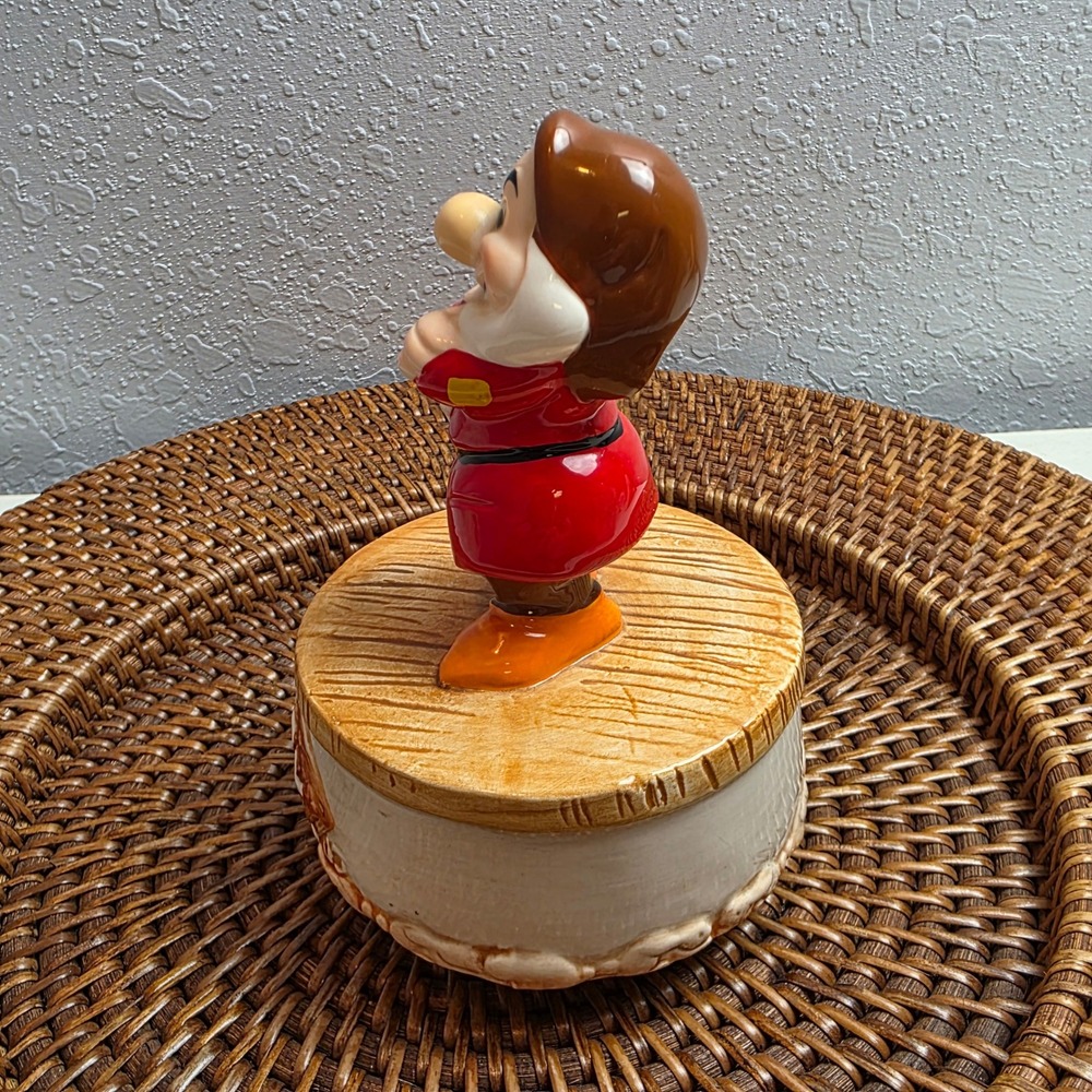 Disney Schmid Snow White Grumpy Music Box 'Childrens Marching Song' - Picture 8 of 11